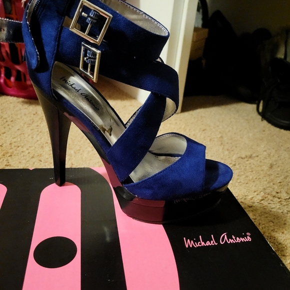 Heels - Picture 2 of 3